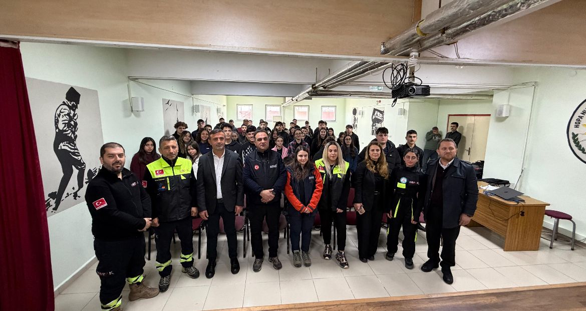 Afet Yönetimi Ve Sivil Toplum İlişkileri Paneli Gerçekleştirildi (4)