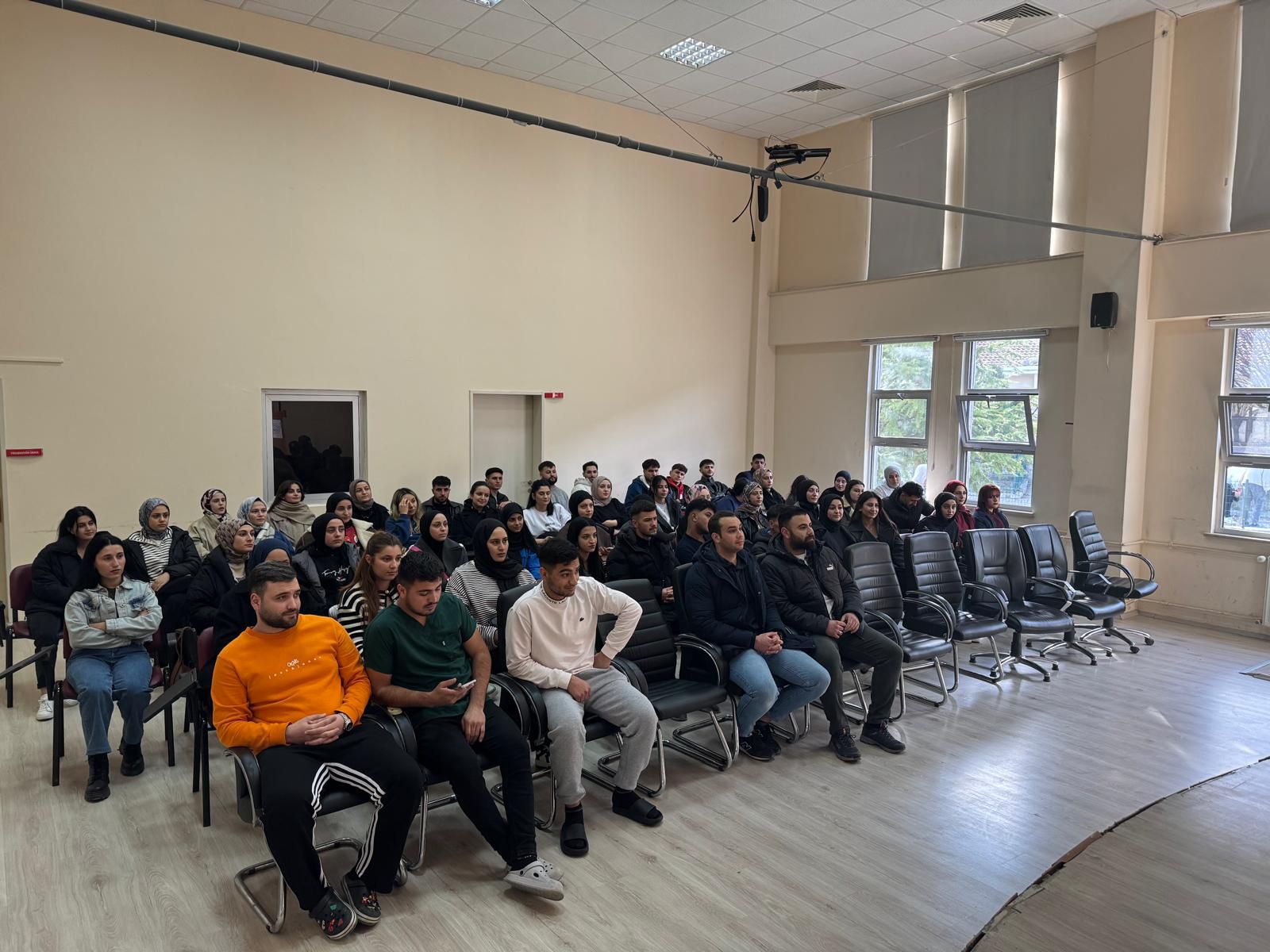 Engelli Bakımı Öğrencileri Sahada (3)