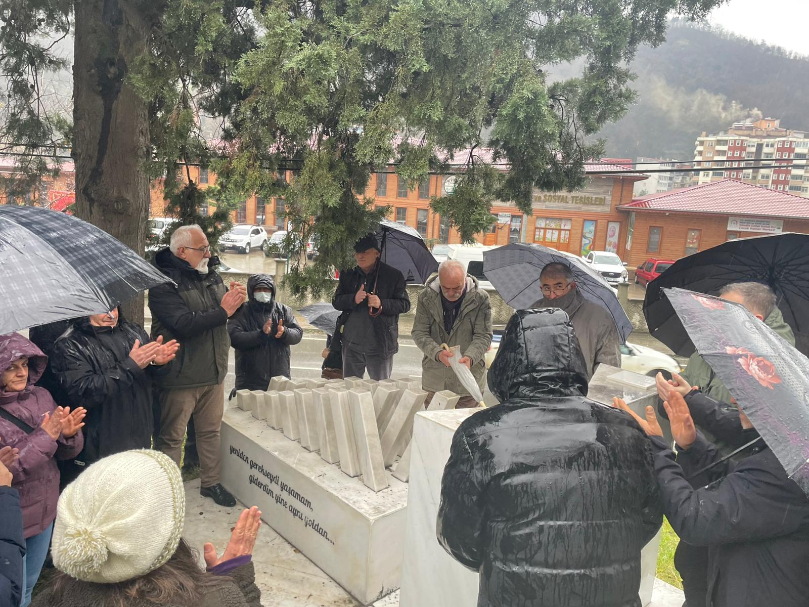 Erkan Uzuneminağaoğlu Mezarı Başında Anıldı (1)