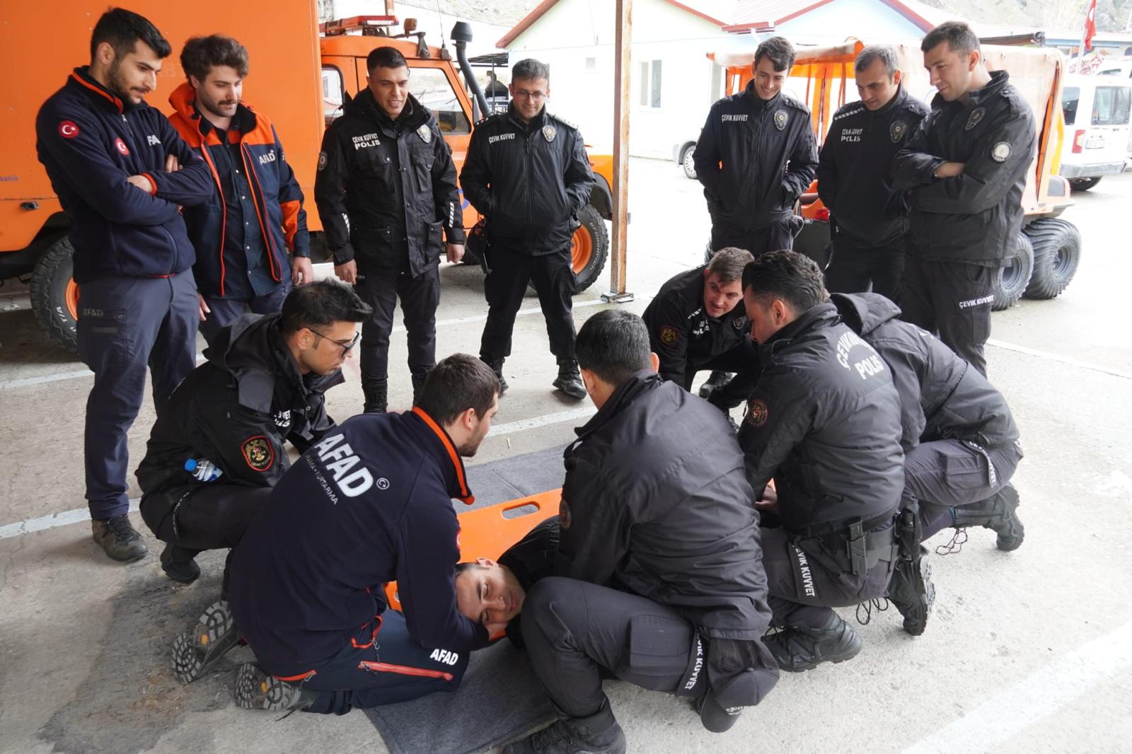 Artvin Emniyetinden Afetlere Hazırlık Eğitimi-3