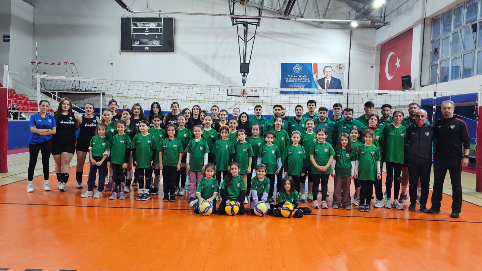 Voleybol Takımları ve Altyapı Sporcuları Tanıtıldı-5