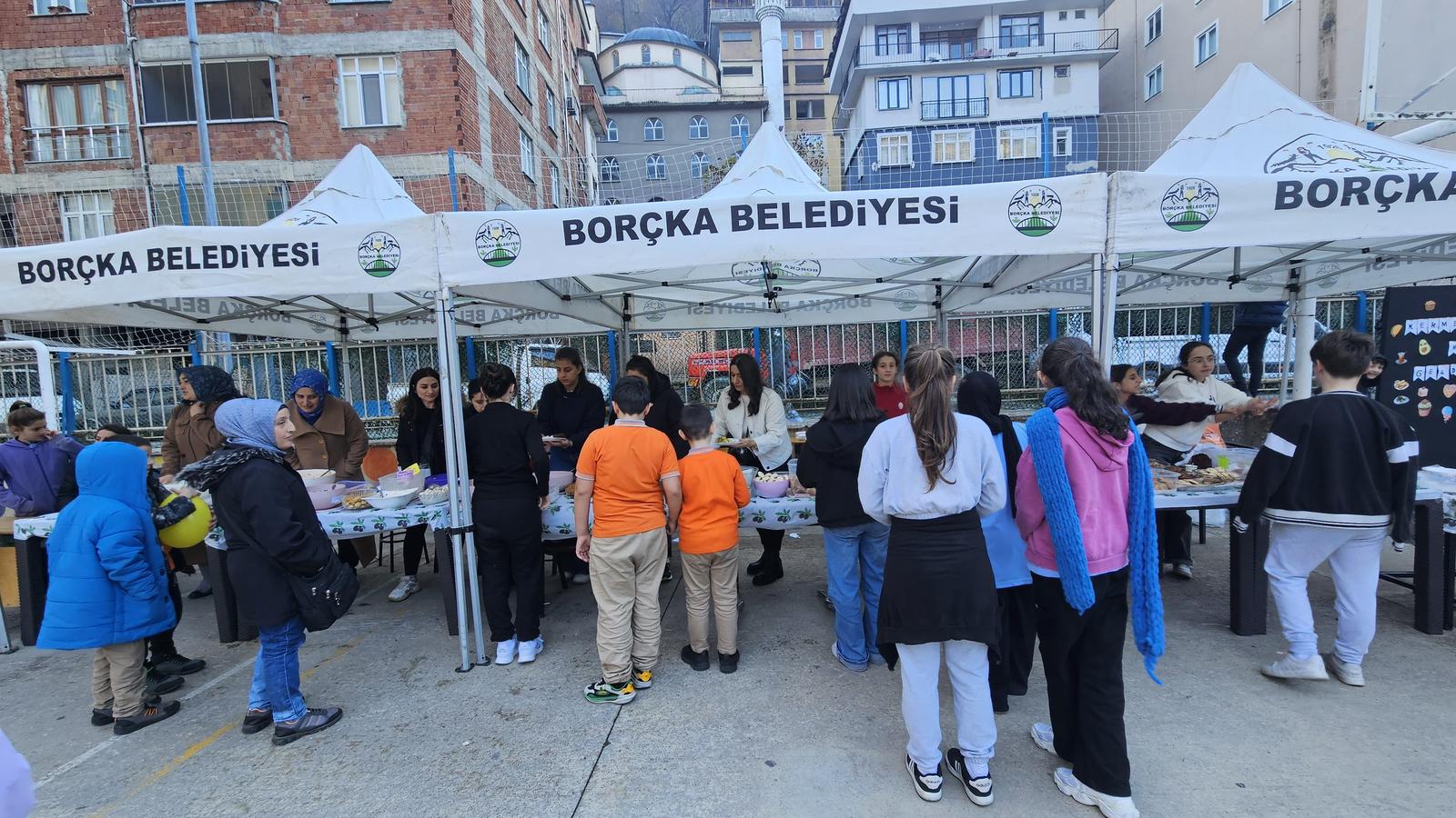 Okul Yararına Kermes Düzenlendi