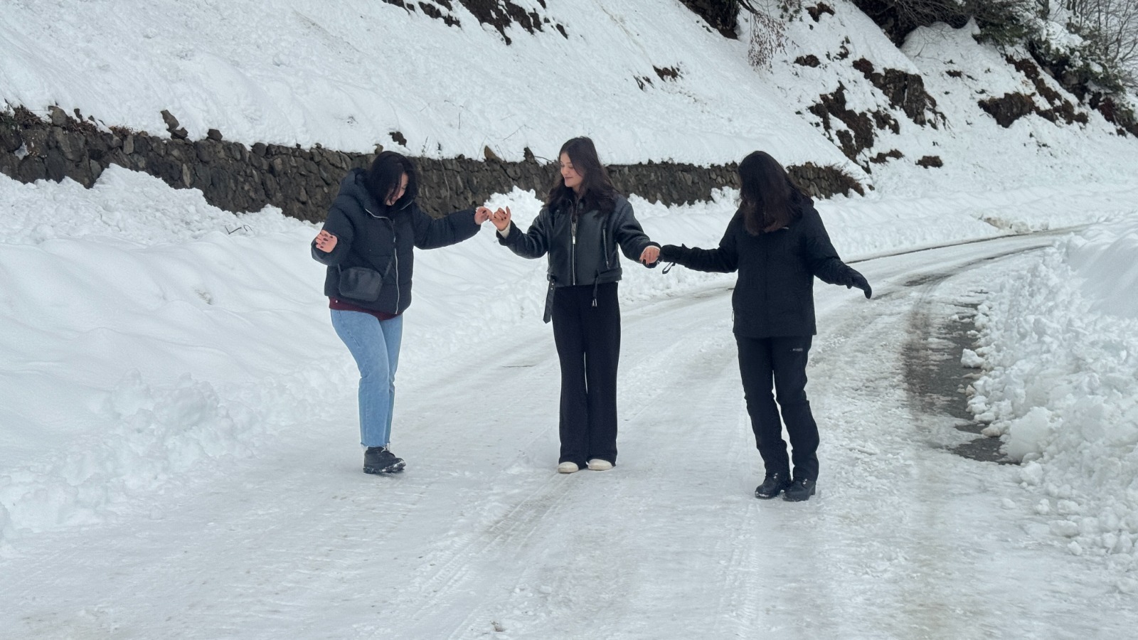 Camili Havzası Kış Manzarasıyla Büyüledi