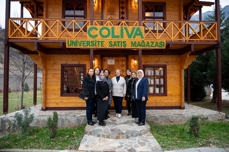 Artvin Çoruh Üniversitesi Protokol Eşlerini Ağırladı (1)