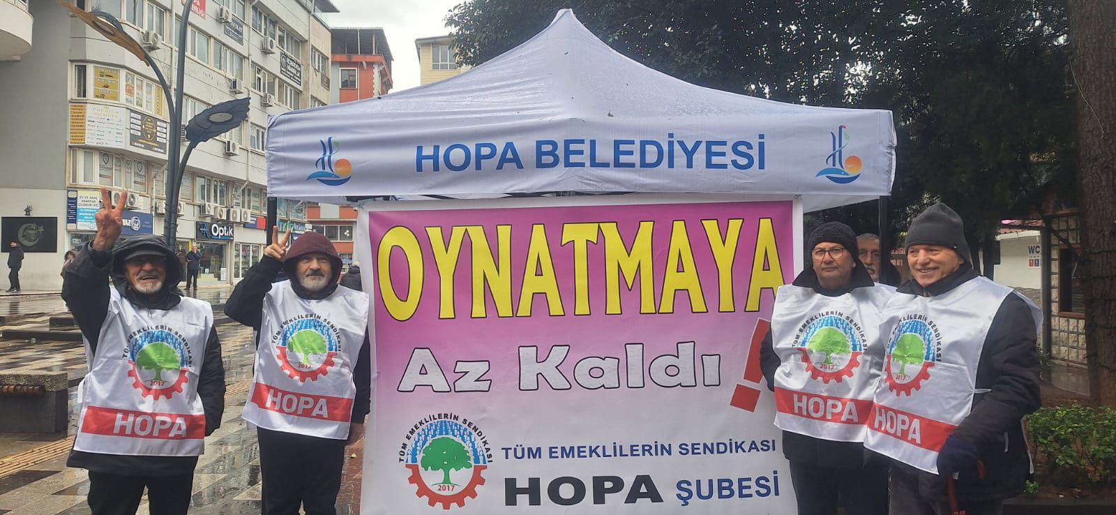 Emekliler 3 Gün Oturma Eylemi Yaptı (1)