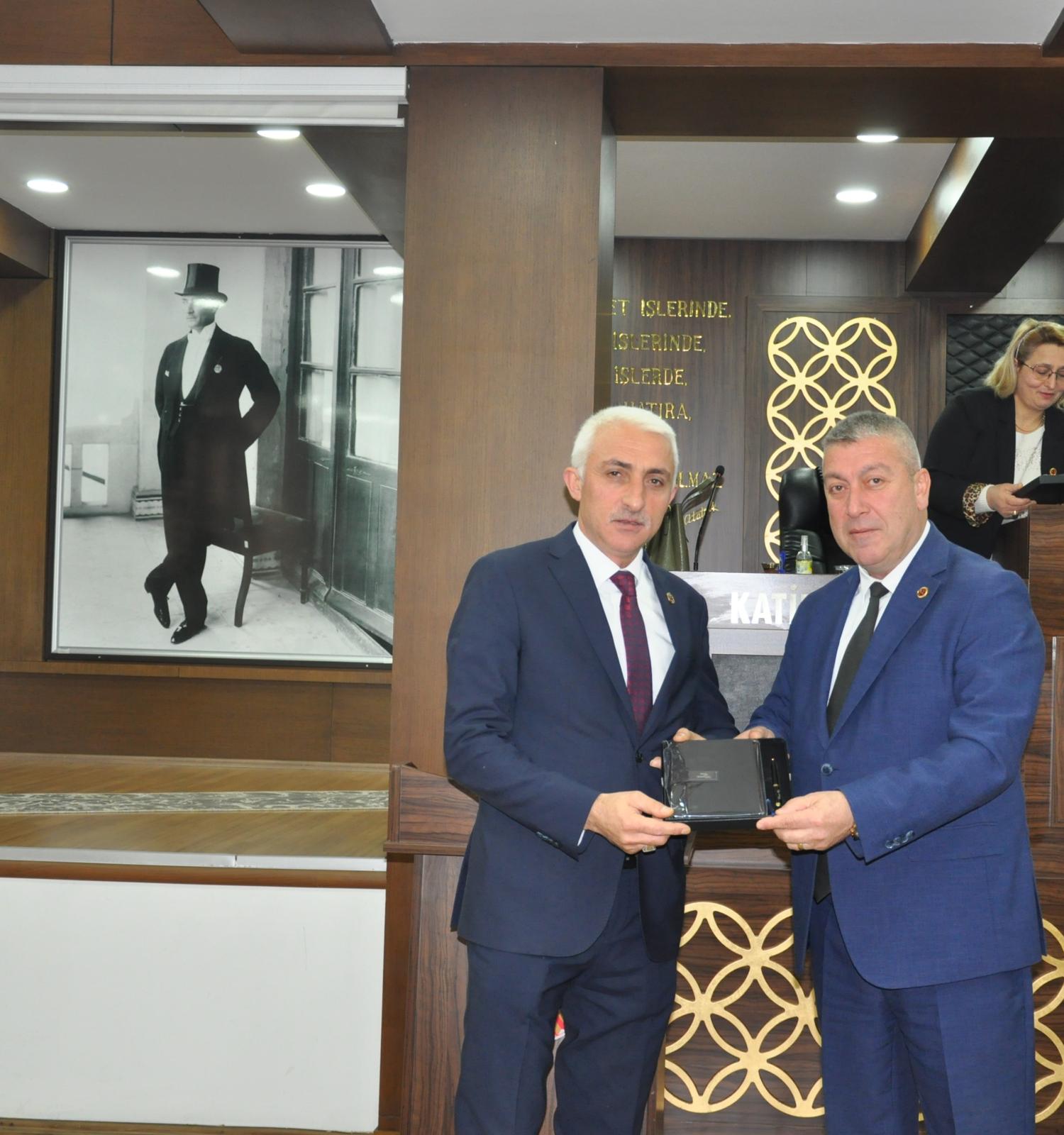 Makar’dan Meclis Üyelerine Yeni Yıl Hediyesi (1)