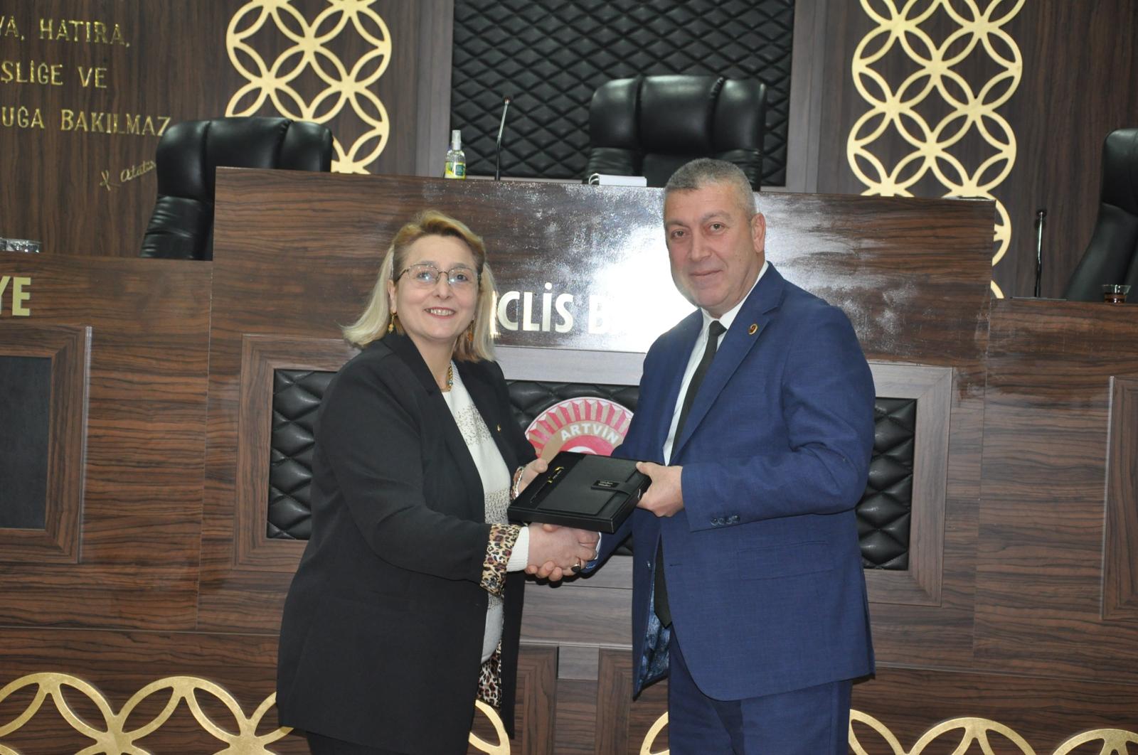 Makar’dan Meclis Üyelerine Yeni Yıl Hediyesi (3)