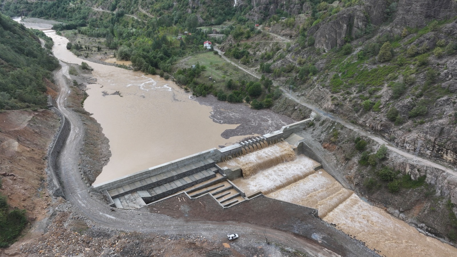 “Çoruh’un Mavi Gerdanlıkları Ülkemizi Aydınlatıyor” (3)