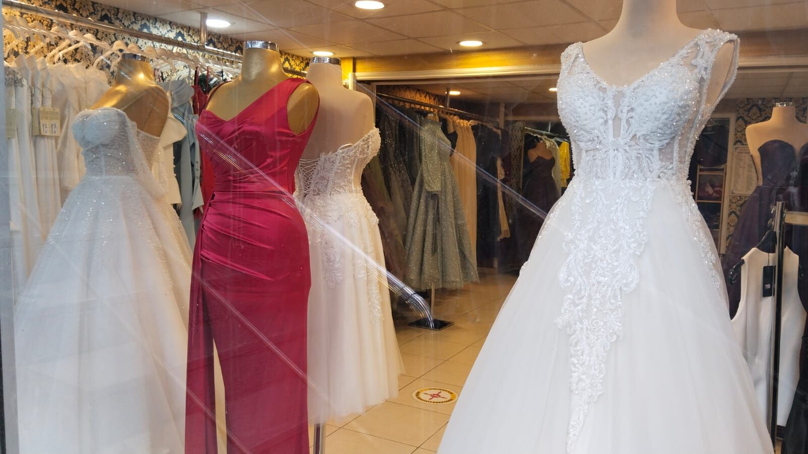 Gelinlikçiler Umutlu Ama Temkinli-2