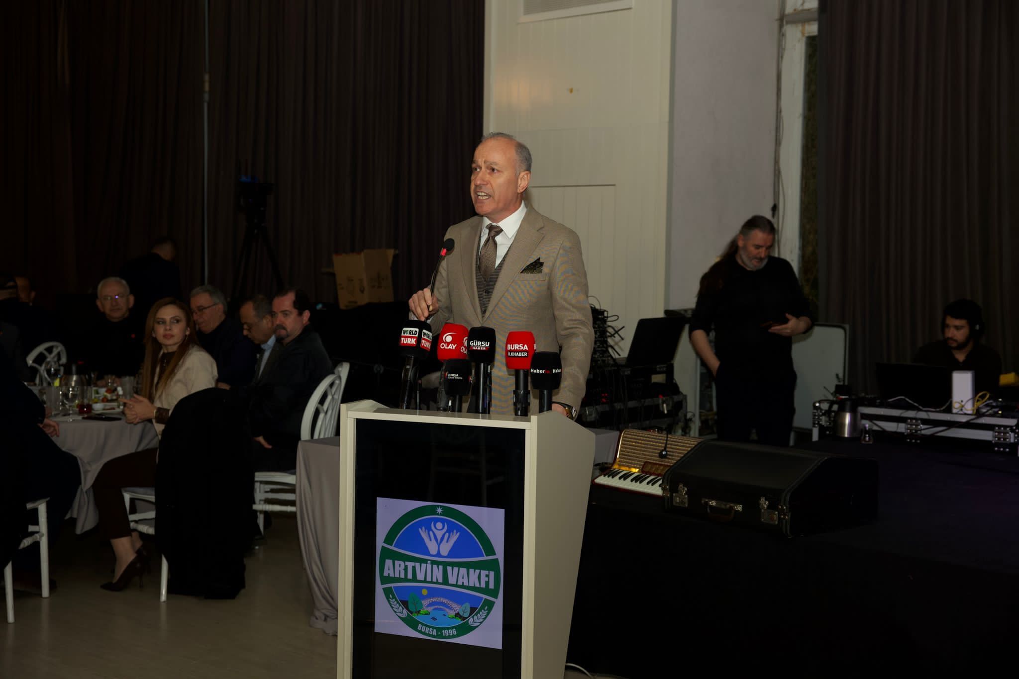 5F7596E3 5Ec9 4Ff9 B5F6 C185672B01B1