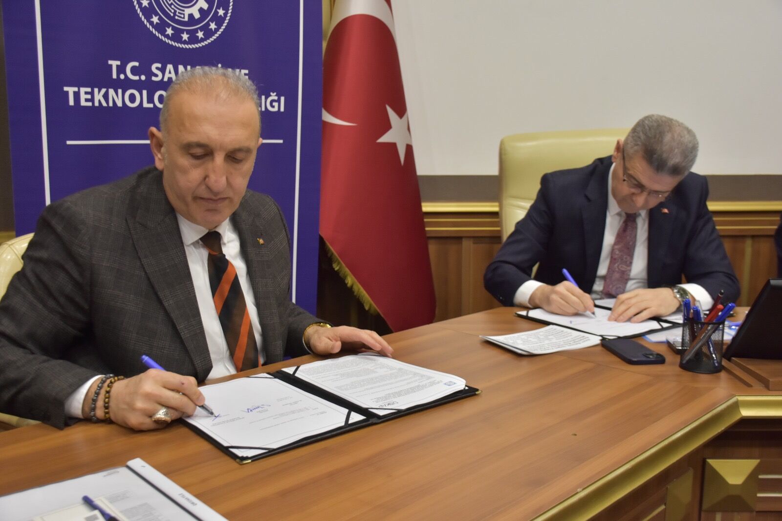 95F51Fb7 F743 4B20 Bc99 6724Ac33F4Ce