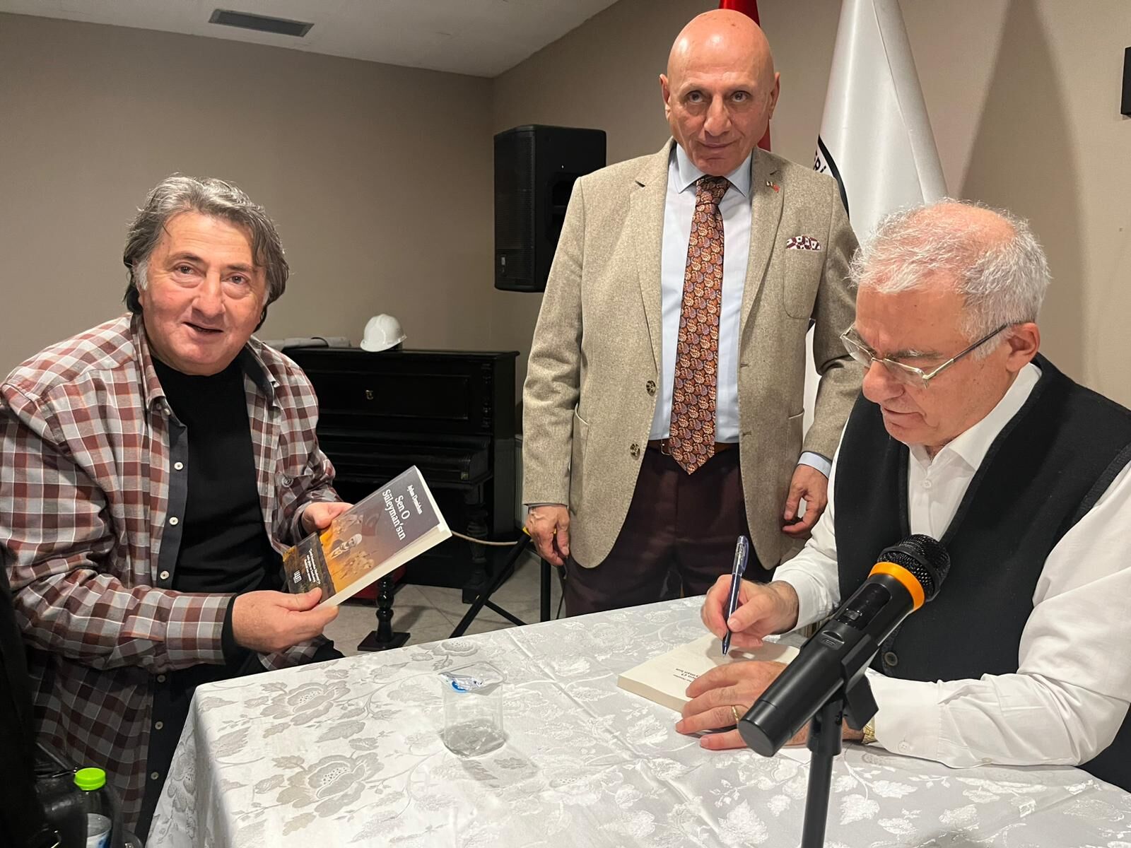 Artvinli Yazar Demirhan, Zonguldak'ta Okurlarıyla Buluştu (2)