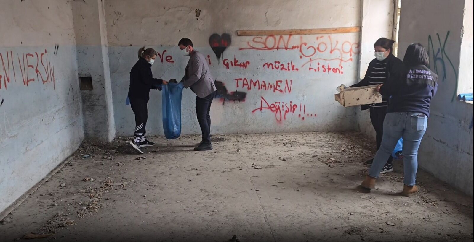 Ardanuç’ta Tarihi Binaya Çirkin Saldırı-3