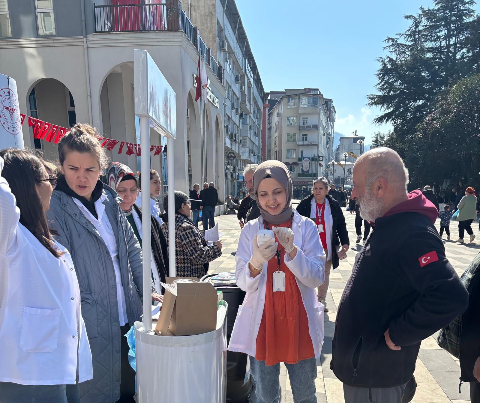 Meydanda Ücretsiz Sağlık Taraması (2)
