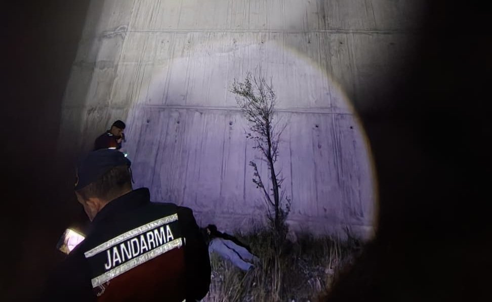 Artvin'de 70 Metrelik Duvardan Düşen Kişi Hayatını Kaybetti