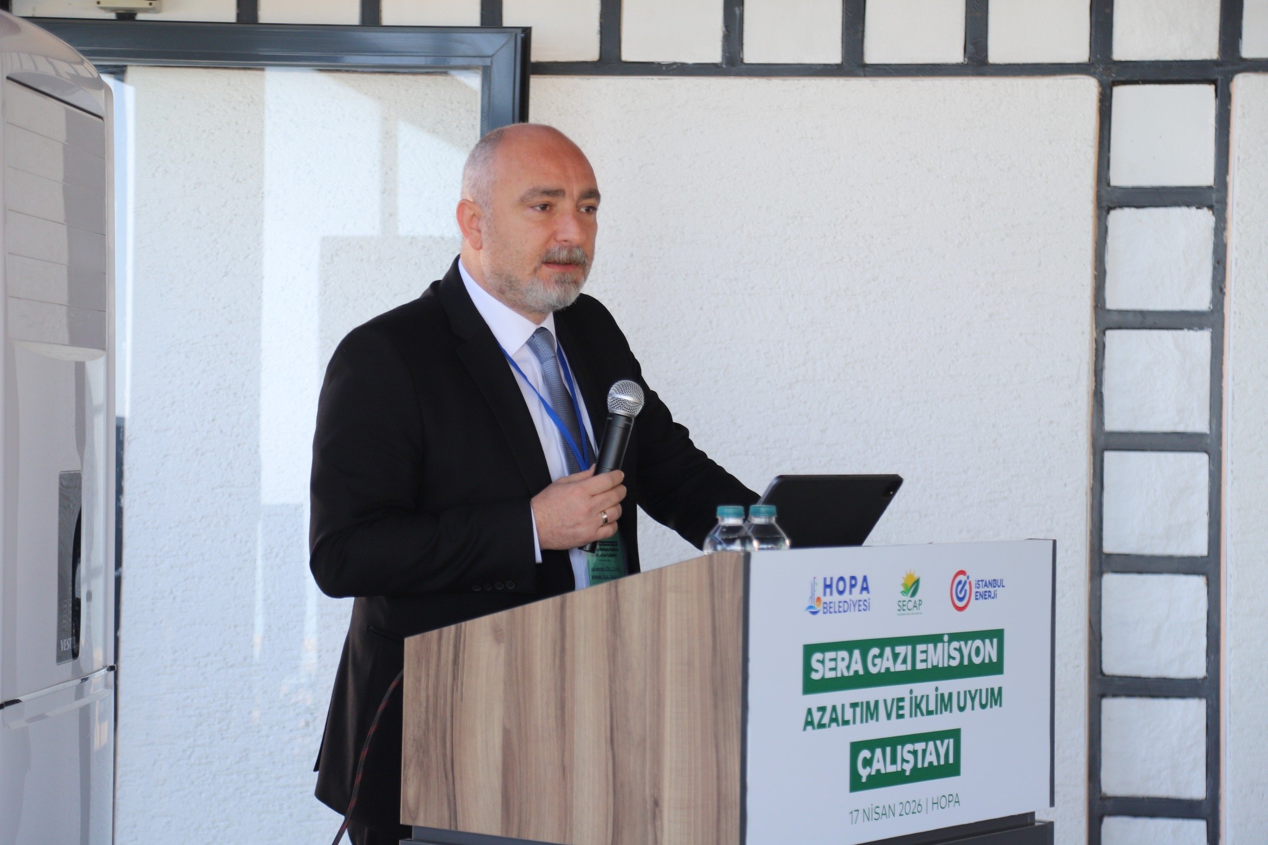 1E6C3F3B 2701 48A8 A948 F79D716A2008