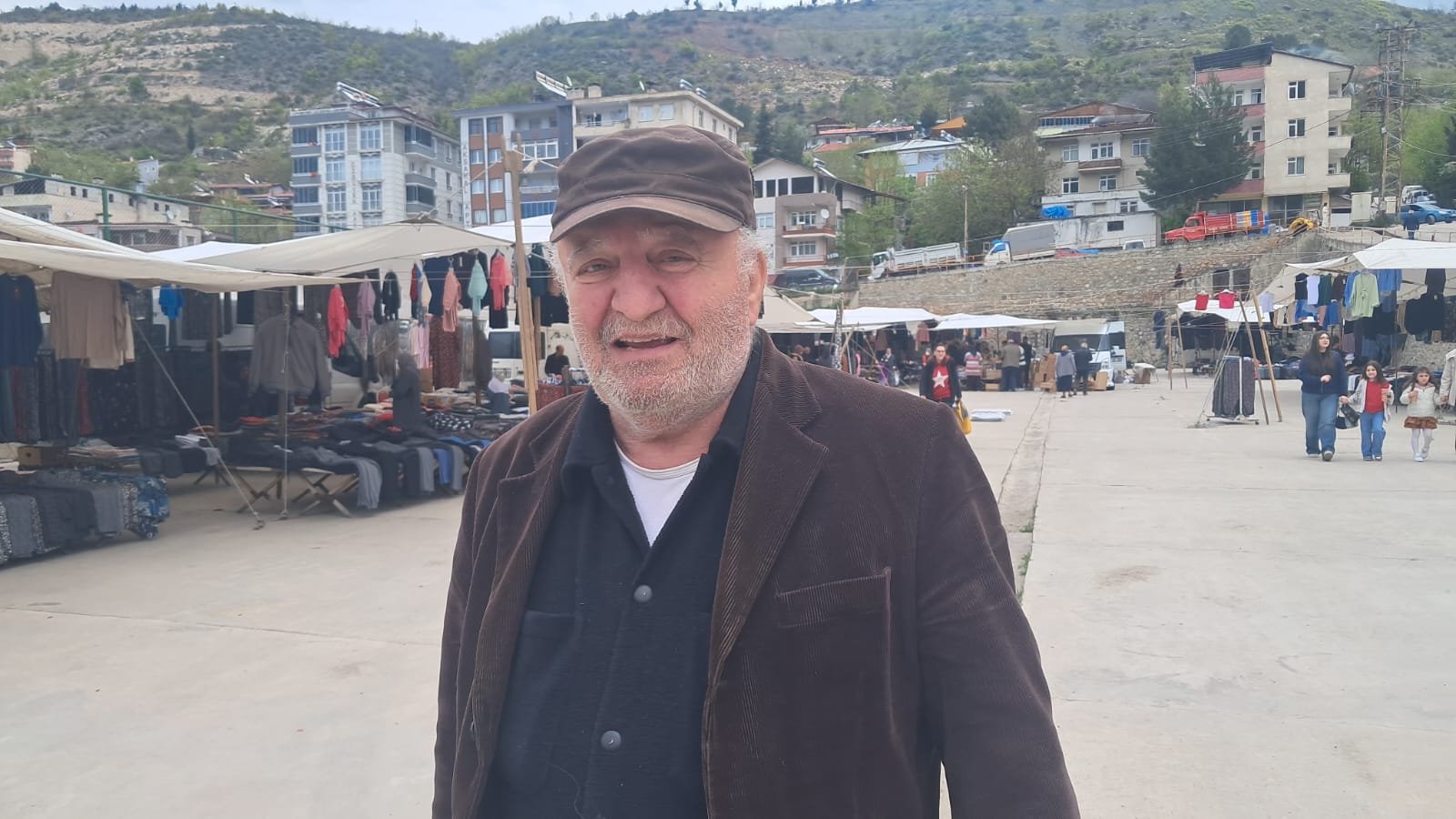 Ardanuç pazarında sessiz kalabalık 1