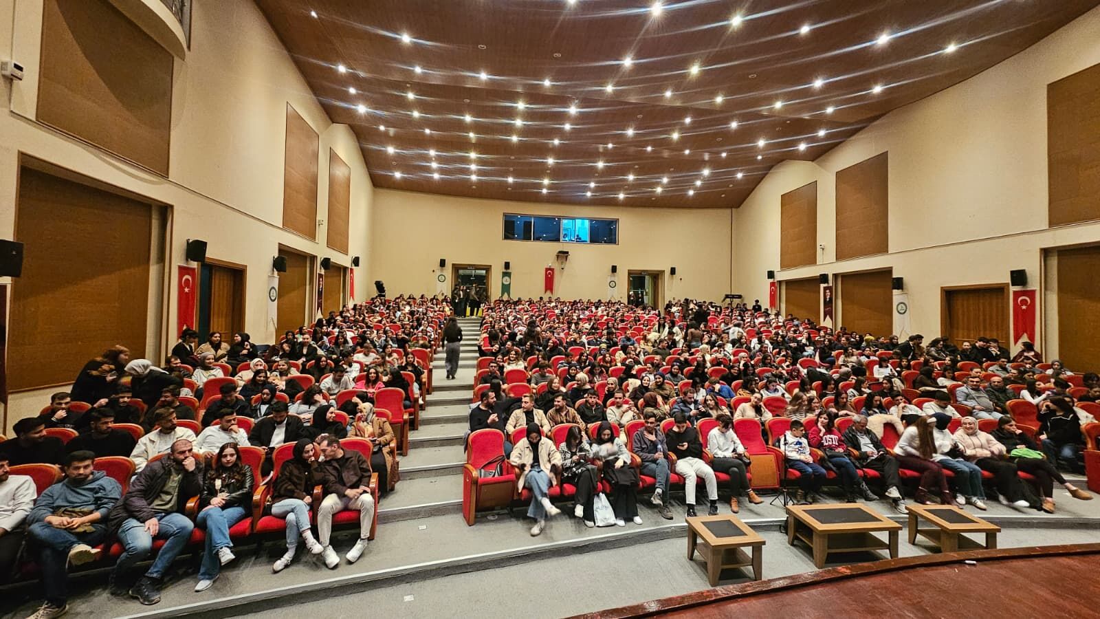 AÇÜ'de Tiyatro Gecesi-6