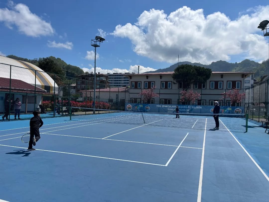 674416217 18439166911139253 6393924663087533886 N