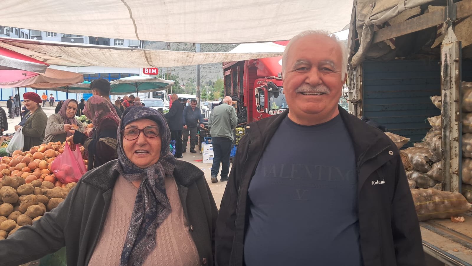 Ardanuç pazarında sessiz kalabalık 2