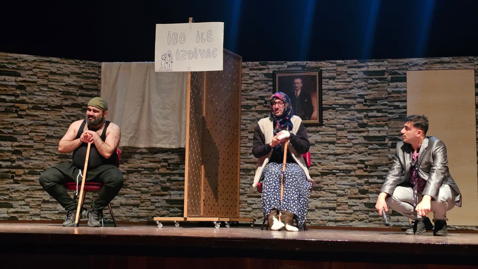 AÇÜ'de Tiyatro Gecesi-5