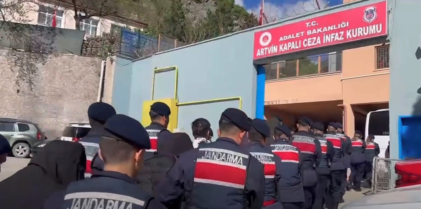 Artvin Merkezli Organize Suç Örgütü Operasyonunda Yakalanan 35 Şüpheliden 28'i Tutuklandı