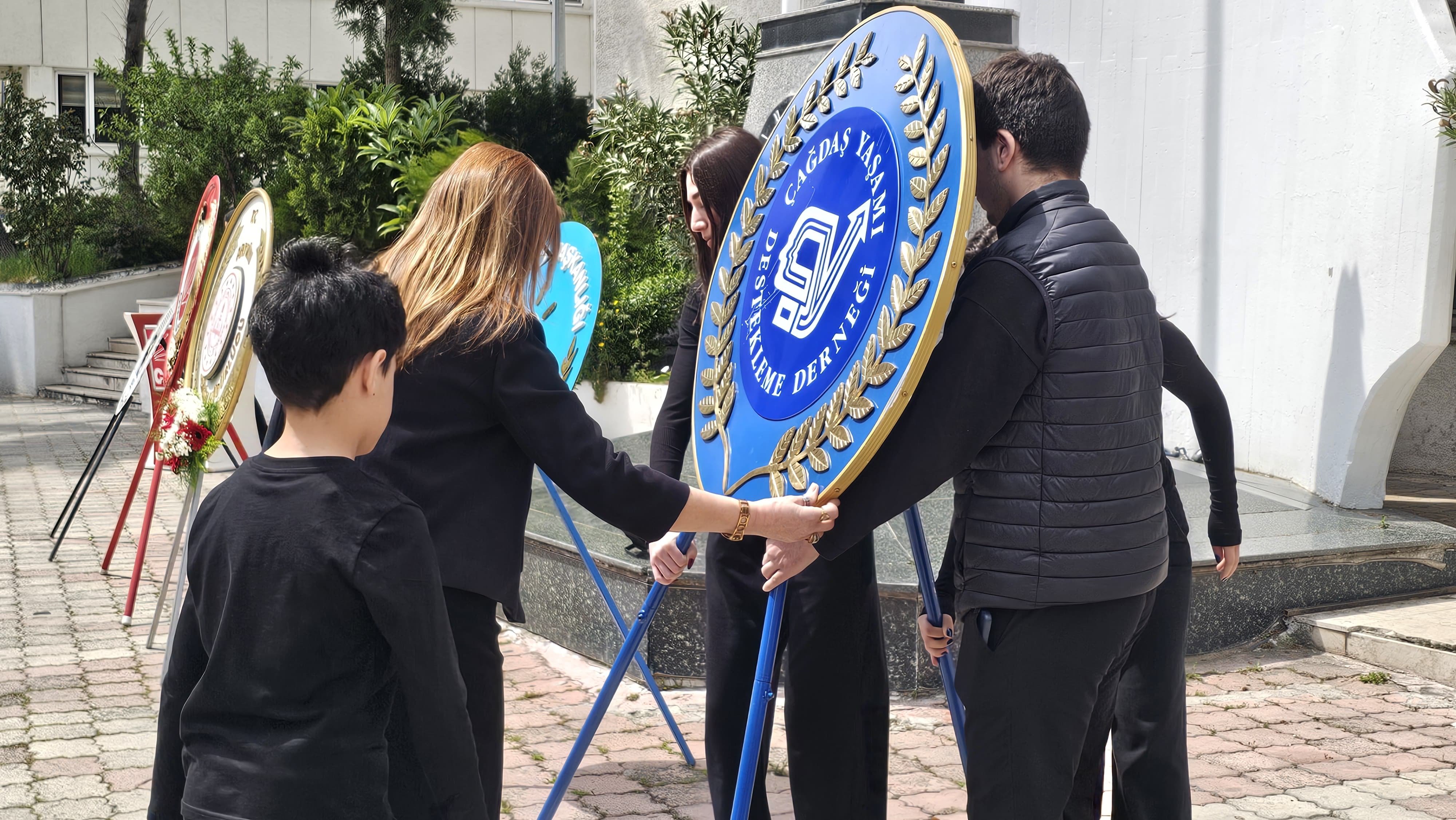 B2B6279A F944 46A0 87F9 9467F8D4Cb1B