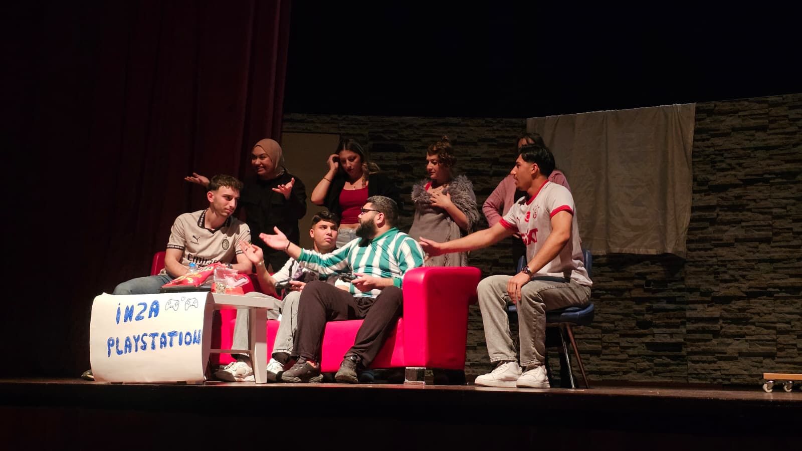 AÇÜ'de Tiyatro Gecesi-2