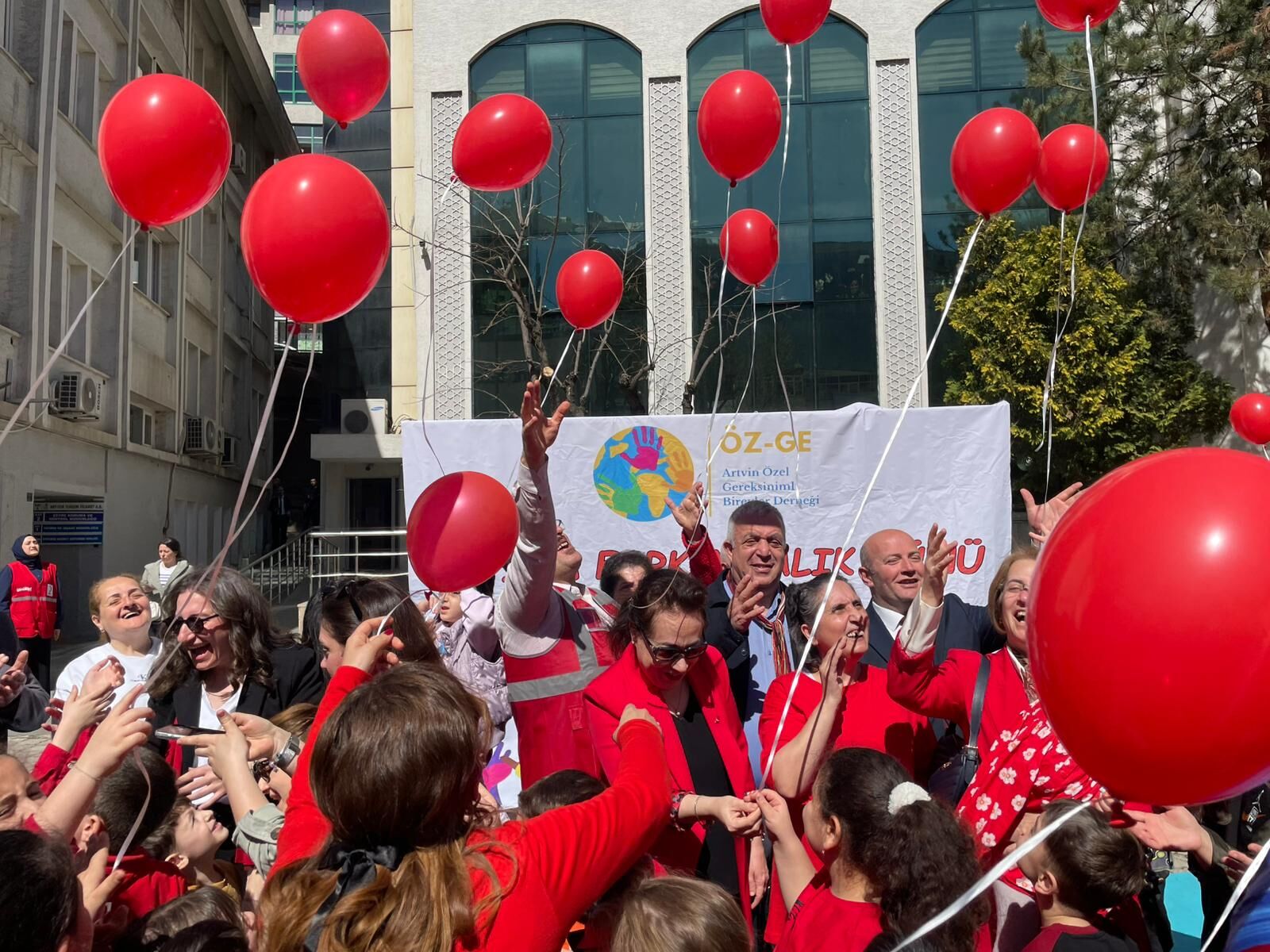 Otizm Farkındalığına Dikkat Çekildi (7)