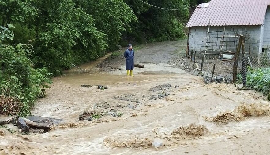 Artvin'de sağanak taşkın ve heyelanlara neden oldu 1
