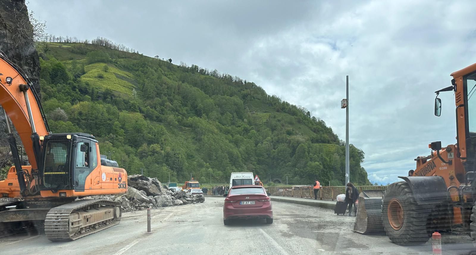 Heyelan Bölgesinde Çalışmalar Sürüyor (3)
