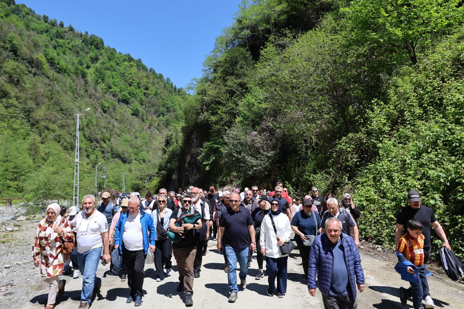 Mençuna Yürüyüşü Coşkuyla Gerçekleştirildi (2)