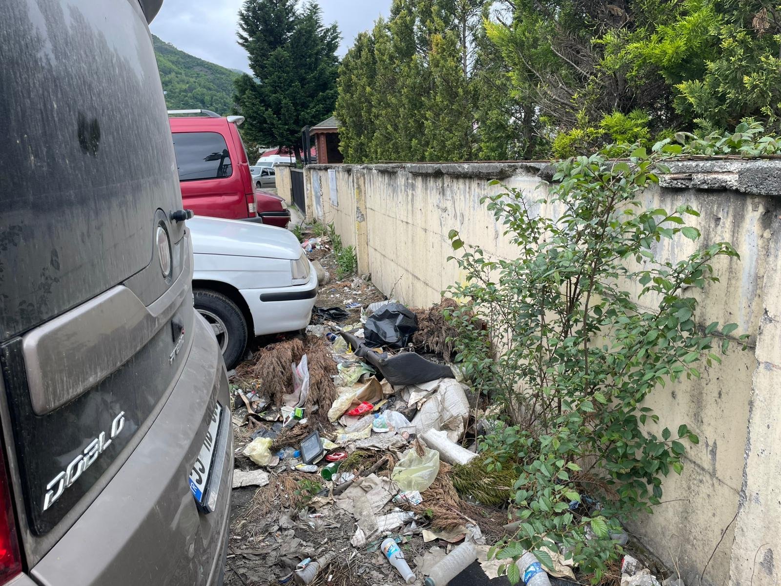 Okul Önü Çöplüğe Döndü (2)