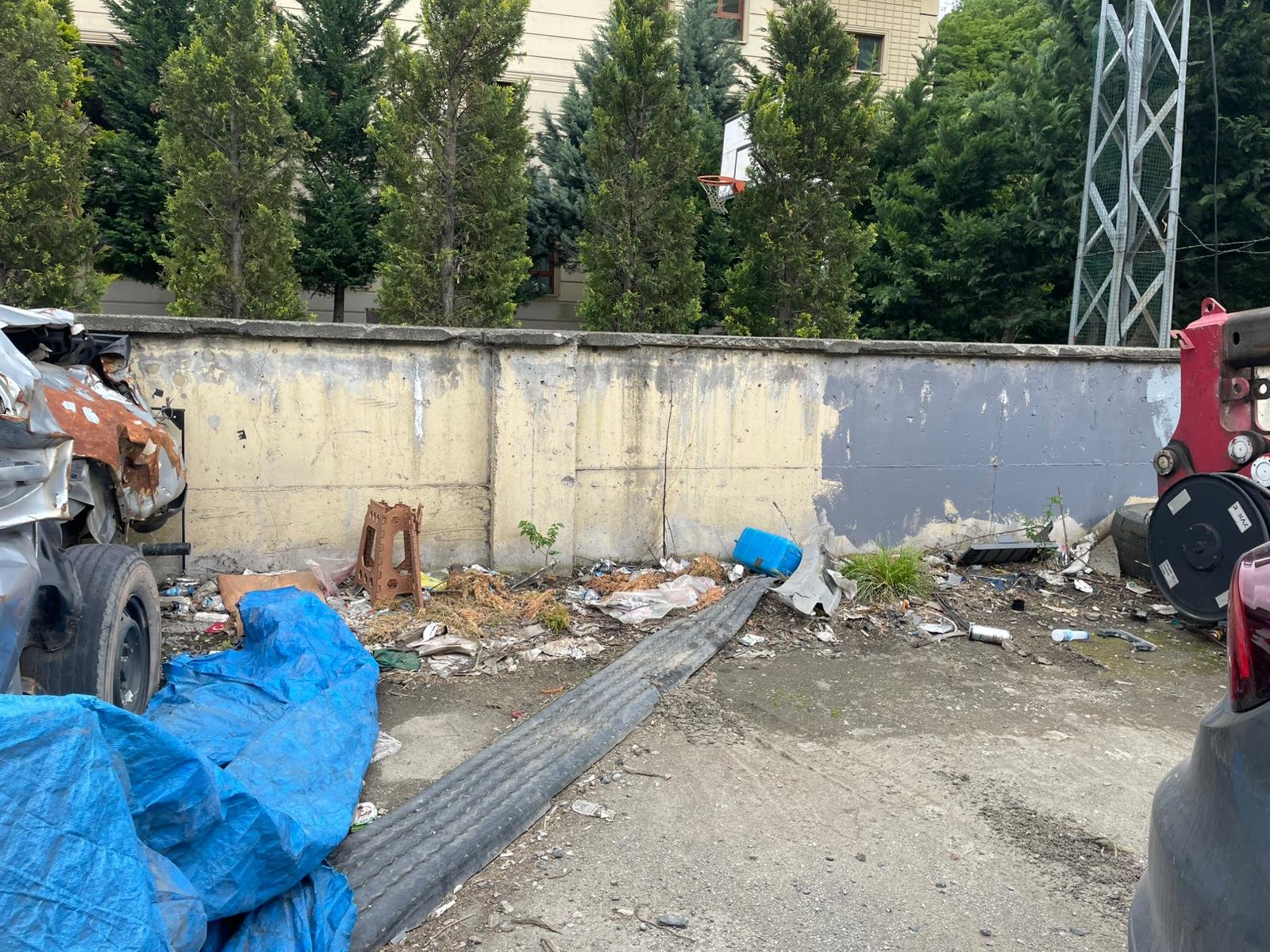 Okul Önü Çöplüğe Döndü (3)