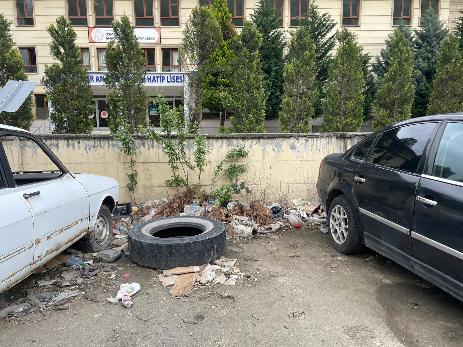 Okul Önü Çöplüğe Döndü (5)