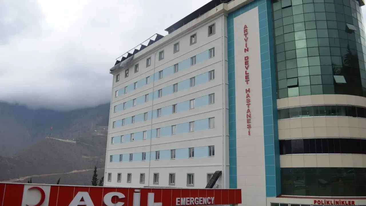 Motosiklet Kazası: Sağlık Çalışanları Yaralandı