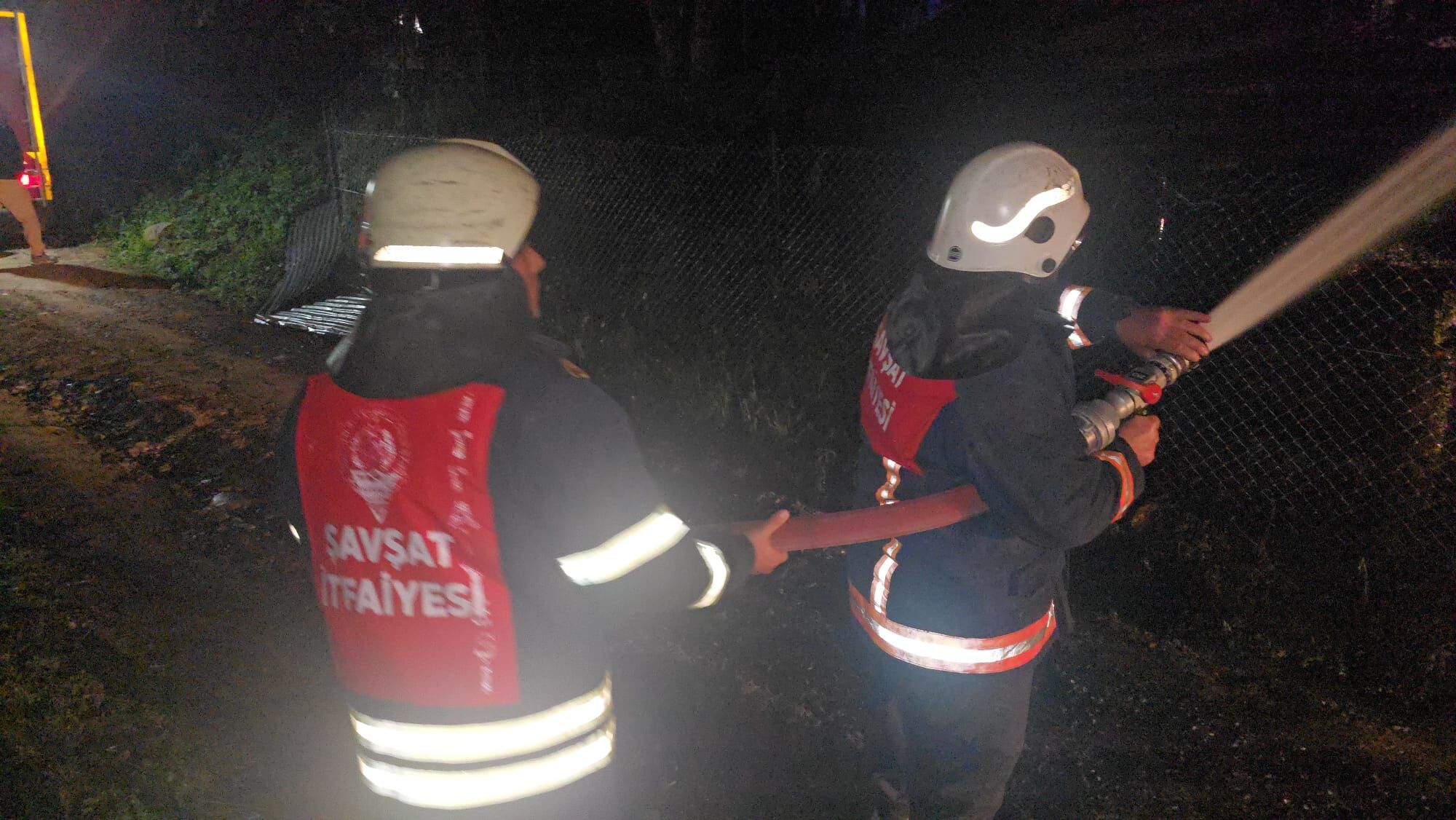 Şavşat’ta Korkutan Yangın: Samanlık Küle Döndü-2