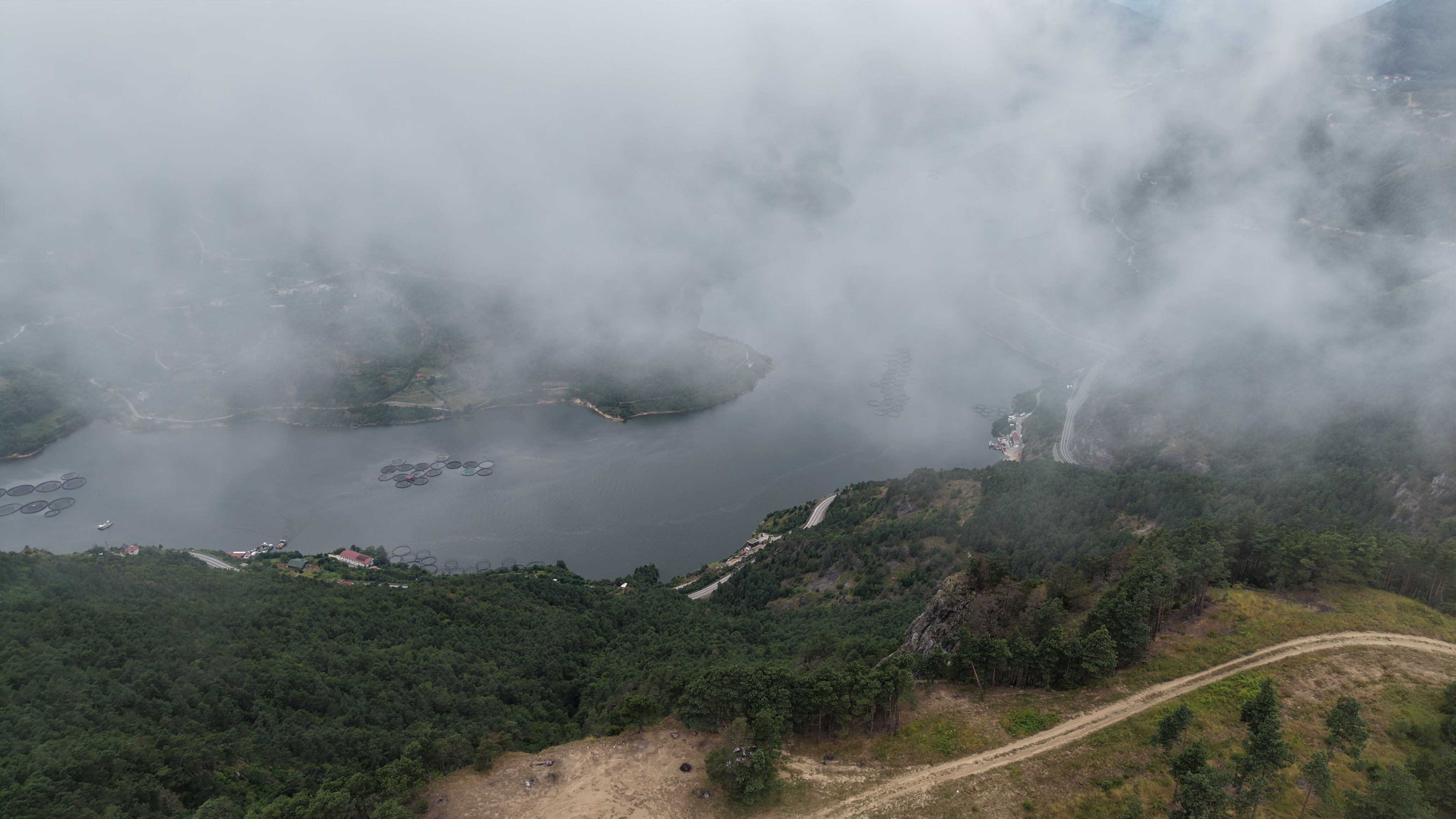 Norveç fiyortları değil artvin çoruh vadisi