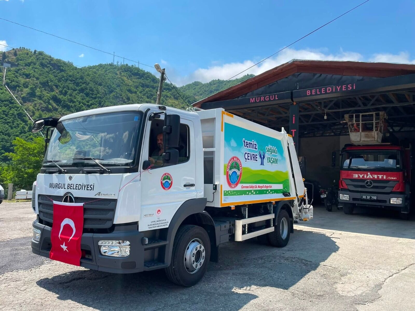 Murgul’a Yeni Çöp Kamyonu Kazandırıldı-2
