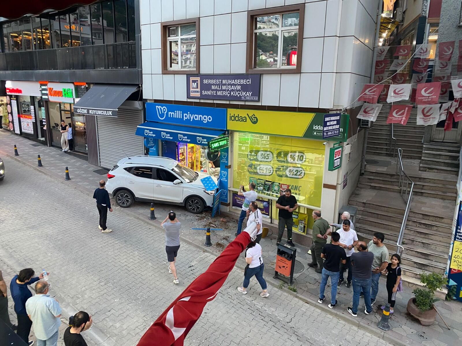 Güvenlik Kamerasına Yansıdı: Facia Kıl Payı Atlatıldı