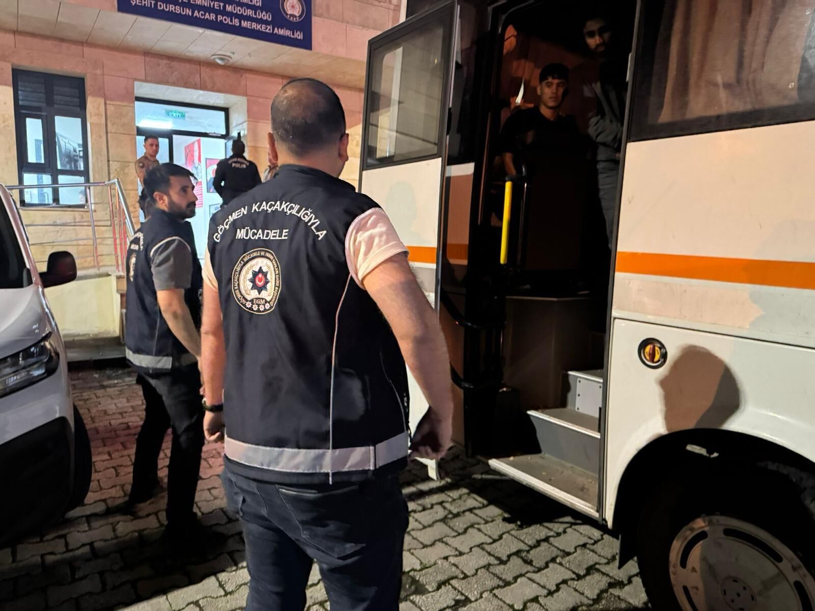 Artvin’de 56 Afganistan Uyruklu Şahıs Yakalandı-3