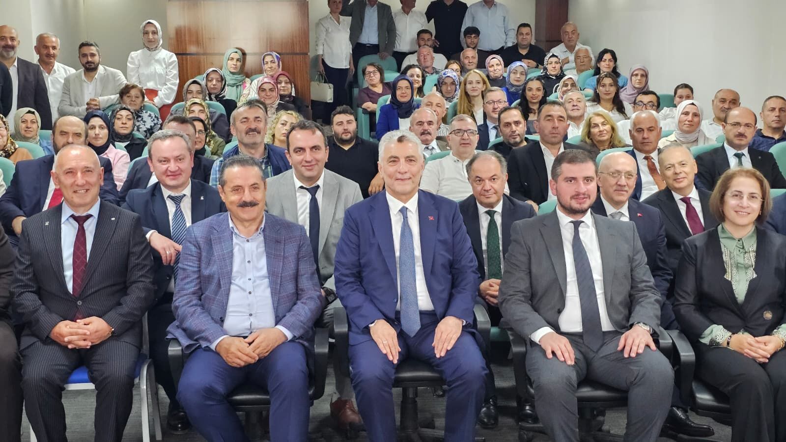 Bakan Bolat Artvin’de Müjdeledi: 1.500 Tırlık Park Yapılacak-3