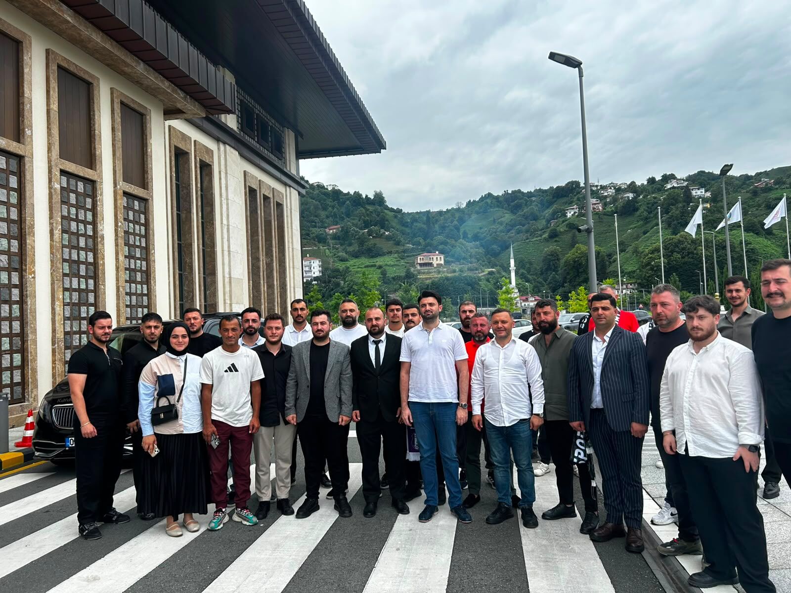 Memleketi Artvin'e Gelen Bursaspor Başkanı Enes Çelik Coşkuyla Karşılandı