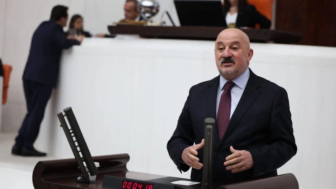 Artvin’den Yeni Partiye Destek: Uğur Bayraktutan da Kurucu Süreçte Yer Aldı