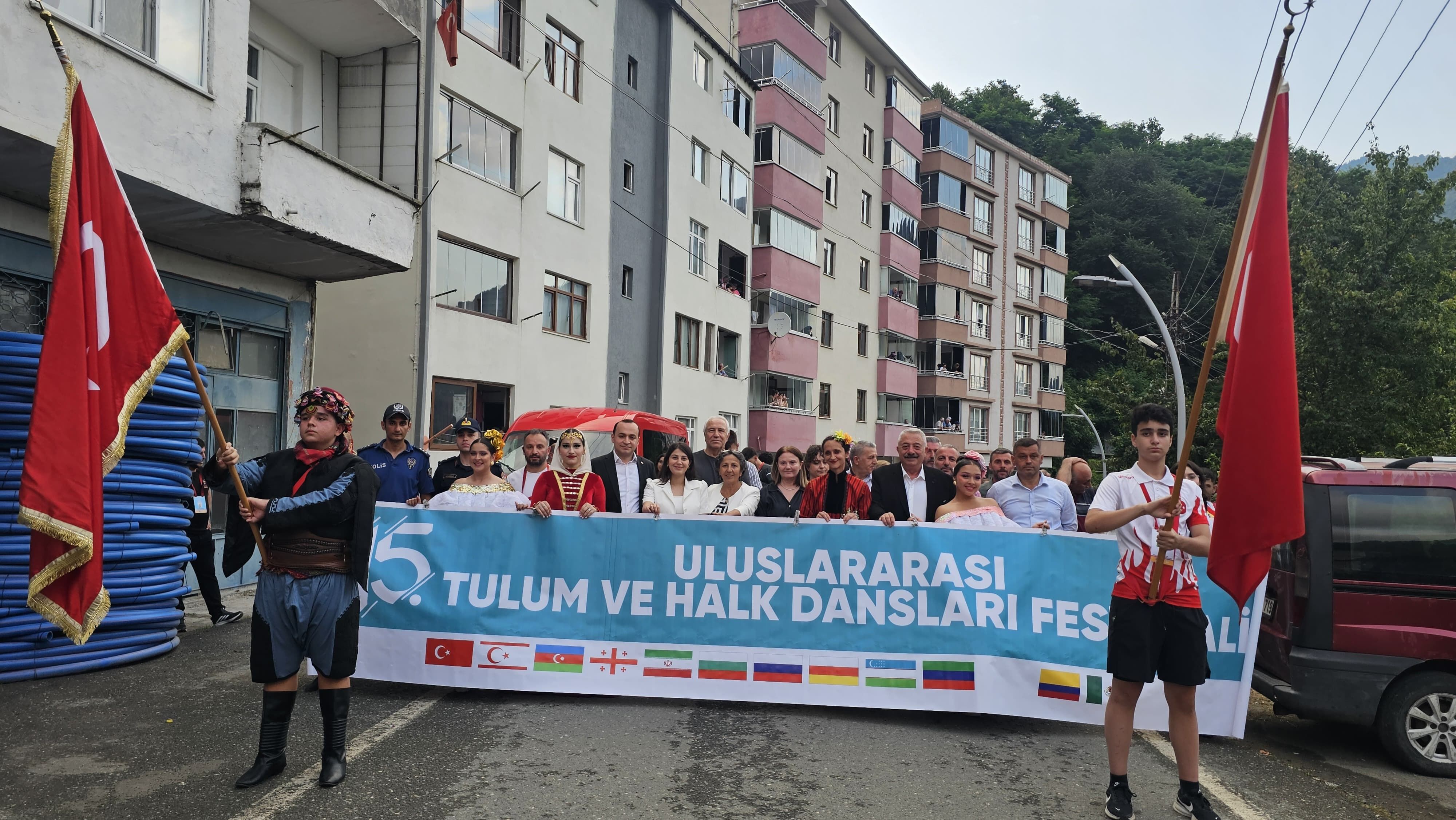 12 Ülkeden 500 Dansçı Murgul'da Aynı Sahneyi Paylaştı