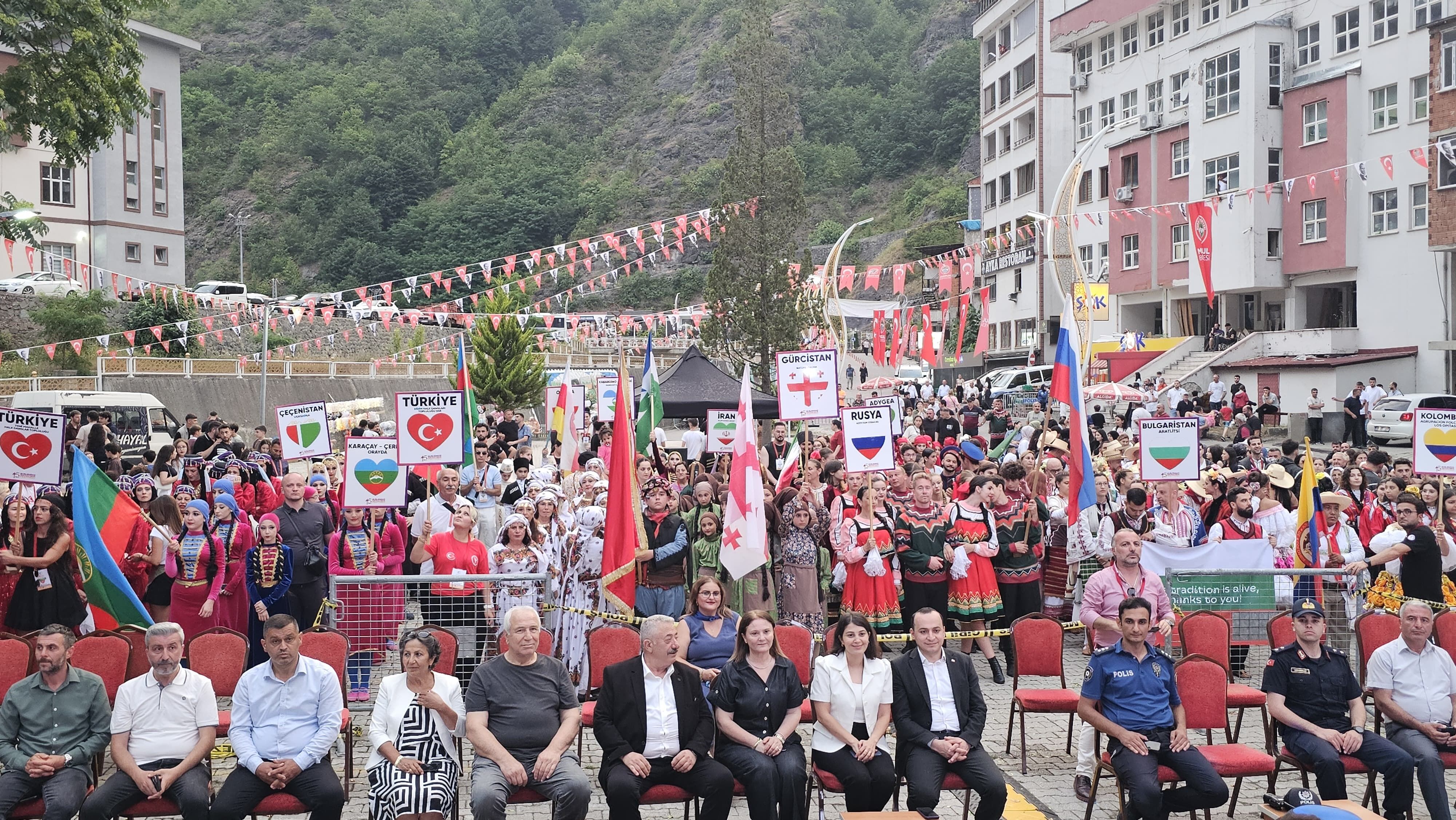 12 Ülkeden 500 Dansçı Murgul'da Aynı Sahneyi Paylaştı-4