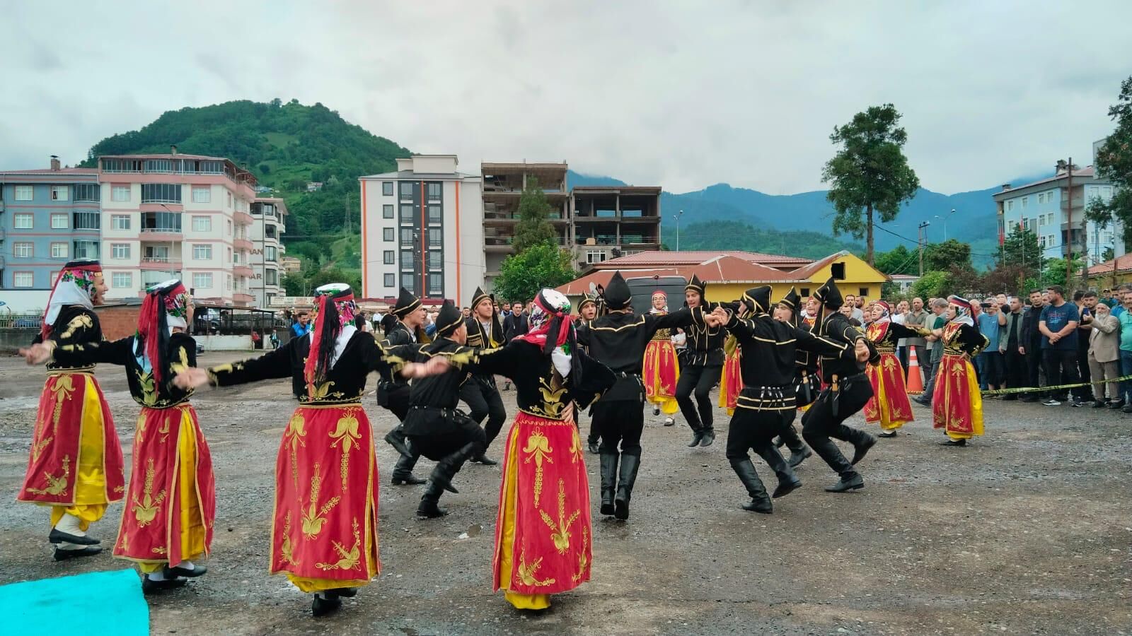 Kemalpaşa İlçe Stadı için İlk Kazma Vuruldu-8