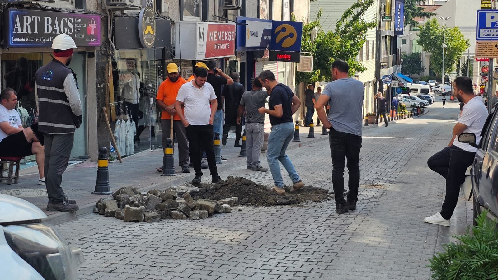 İnönü Caddesi Trafiğe Kapatıldı-1