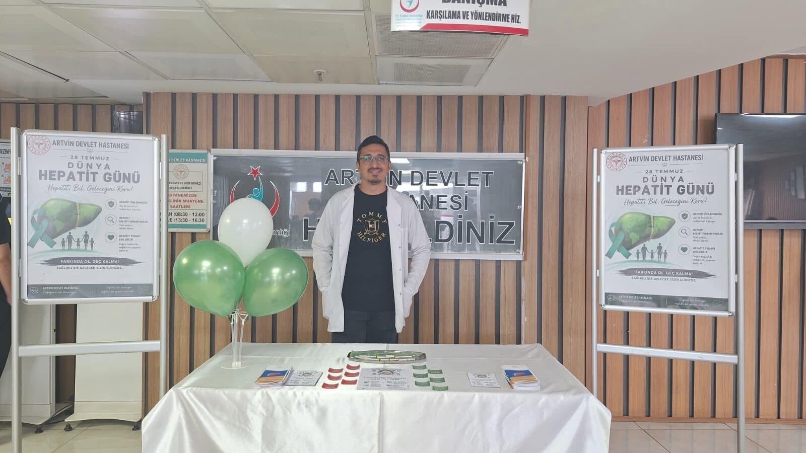 Hepatite Dikkat Çekmek İçin Farkındalık Standı Açıldı-2