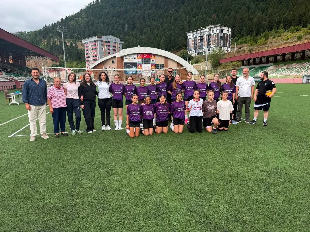 30 Ağustos Zafer Bayramı Çim Voleybolu Turnuvası Tamamlandı-3